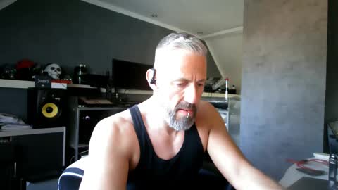 Snapshot of ruffi77 chatting on March 8, 2025, 8:33 am Chico que rico Caliente online show from March 8, 2025, 8:33 am