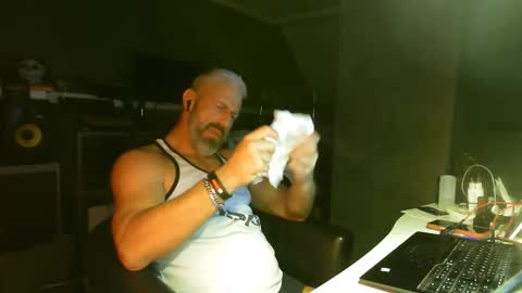 Chico que rico Caliente online show from February 19, 2026, 3:13 am