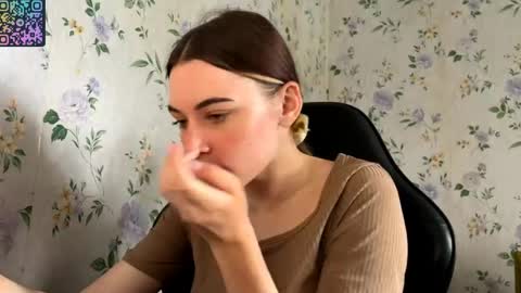 Snapshot of rusmedium chatting on June 3, 2026, 10:07 am Lisa and Vlad online show from June 3, 2026, 10:07 am