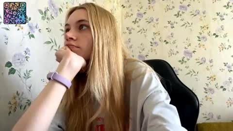 Snapshot of rusmedium chatting on June 29, 2026, 1:55 pm Lisa and Vlad online show from June 29, 2026, 1:55 pm