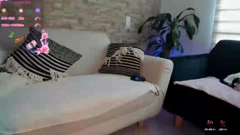 Lorenn online show from February 21, 2025, 9:11 pm