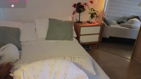 Lorenn online show from November 24, 2025, 6:40 pm