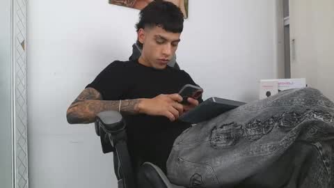  R U S S E L L  online show from February 19, 2026, 7:54 pm