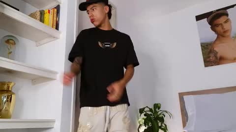  R U S S E L L  online show from March 22, 2026, 3:43 am