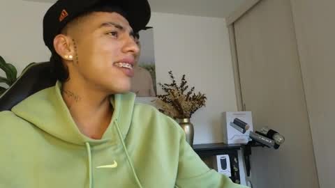  R U S S E L L  online show from April 12, 2026, 7:52 pm