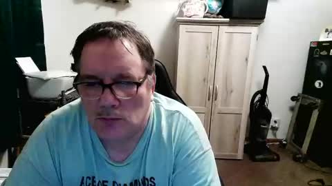 Snapshot of rwzar_1965 chatting on May 4, 2026, 2:40 am rwzar_1965 online show from May 4, 2026, 2:40 am