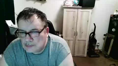 Snapshot of rwzar_1965 chatting on May 5, 2026, 2:19 am rwzar_1965 online show from May 5, 2026, 2:19 am