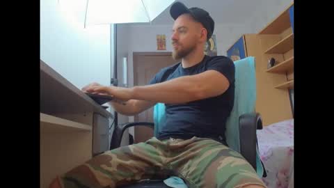 Ryanstone  online show from November 5, 2025, 6:13 am