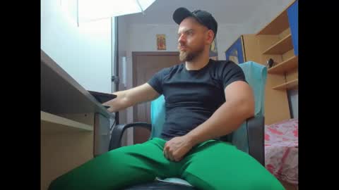 Ryanstone  online show from November 10, 2025, 3:38 am