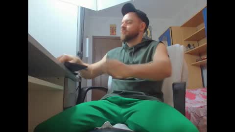 Ryanstone  online show from December 3, 2025, 6:10 am