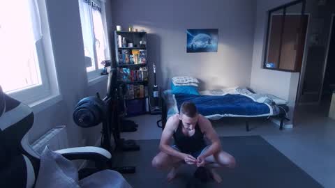 Snapshot of ryukukamifr chatting on February 2, 2026, 8:13 am Ryuk FR online show from February 2, 2026, 8:13 am