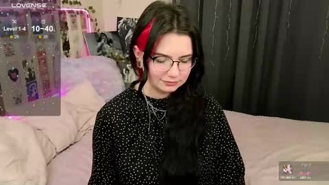 Snapshot of s_katekisa_ss chatting on March 3, 2025, 5:31 am Kate online show from March 3, 2025, 5:31 am