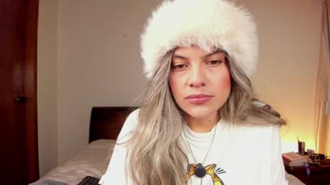 Snapshot of s_u_n_r_i_s_e_e chatting on April 20, 2026, 2:58 am Leslie Beltrn online show from April 20, 2026, 2:58 am