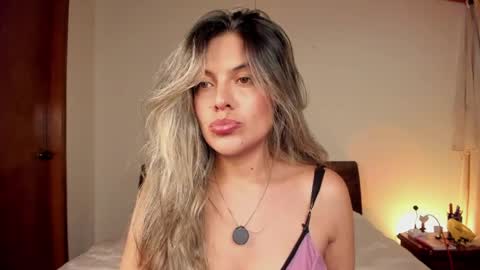 Snapshot of s_u_n_r_i_s_e_e chatting on April 27, 2026, 4:21 am Leslie Beltrn online show from April 27, 2026, 4:21 am