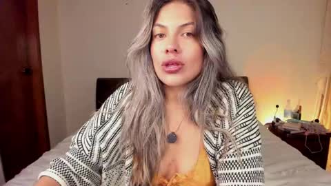 Snapshot of s_u_n_r_i_s_e_e chatting on May 17, 2026, 5:16 am Leslie Beltrn online show from May 17, 2026, 5:16 am