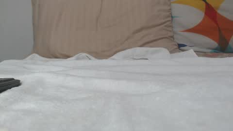 saaramiller     online show from January 7, 2025, 5:01 am