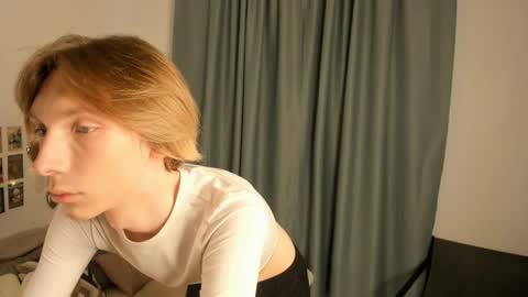 Snapshot of sableflux chatting on March 1, 2026, 5:42 am sableflux online show from March 1, 2026, 5:42 am