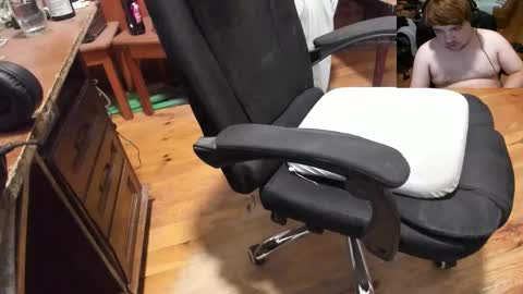 1141323  my Lord Mister Max   moms treasure online show from September 10, 2025, 4:40 pm