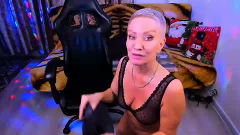 Tatiana online show from December 17, 2025, 11:44 pm