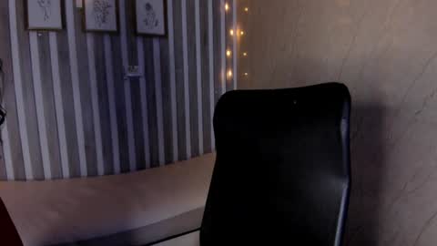 Snapshot of sabrinahims_ chatting on February 6, 2025, 10:00 pm mariana online show from February 6, 2025, 10:00 pm