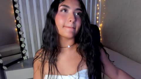 Snapshot of sabrinahims_ chatting on February 23, 2025, 7:44 am mariana online show from February 23, 2025, 7:44 am