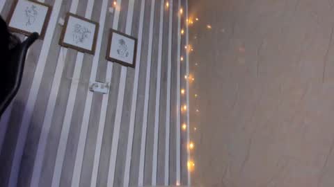 Snapshot of sabrinahims_ chatting on March 12, 2025, 11:33 pm mariana online show from March 12, 2025, 11:33 pm
