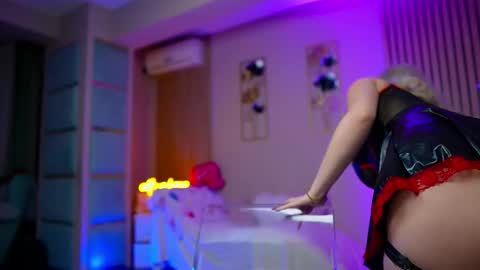 SabrinaJade online show from December 17, 2025, 5:35 am