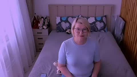 Snapshot of sabrinamacmarren chatting on June 19, 2026, 1:04 pm Sabrina MacMarren online show from June 19, 2026, 1:04 pm
