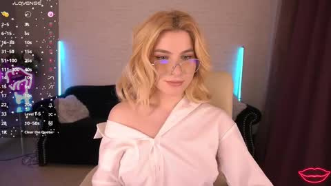 Snapshot of sabrinamuse chatting on February 26, 2025, 11:15 pm Sabrina online show from February 26, 2025, 11:15 pm