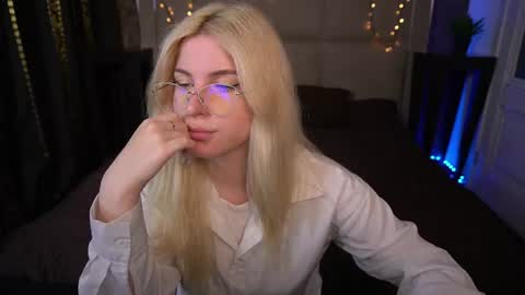 Sabrina online show from June 17, 2026, 6:27 am