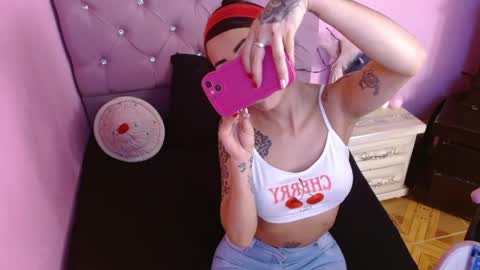 sabrinapaulson online show from May 15, 2026, 9:44 pm