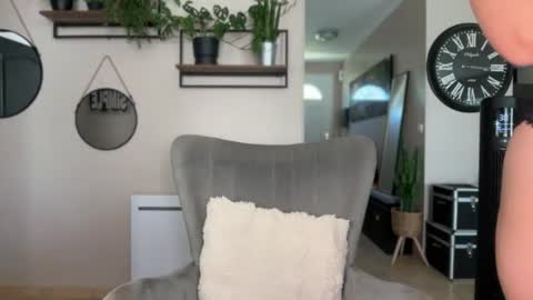 sacha__xx online show from June 18, 2026, 1:15 pm