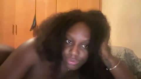 Onika online show from May 18, 2026, 3:35 am