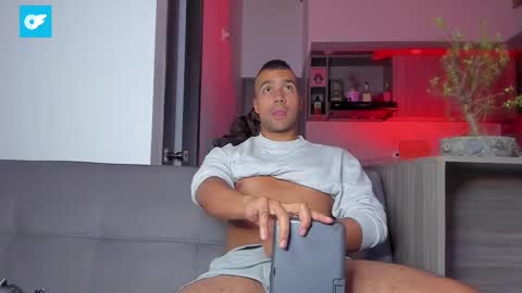 Snapshot of sag_1998 chatting on February 17, 2025, 7:04 am Sag online show from February 17, 2025, 7:04 am