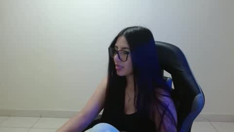 Sahaliefox  online show from April 9, 2026, 10:04 pm