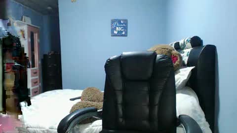 Karina online show from April 16, 2026, 2:01 am