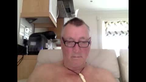 sail_naked online show from October 18, 2025, 3:46 pm