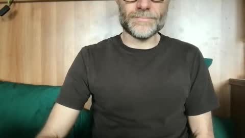 saint009 online show from April 25, 2026, 11:57 am