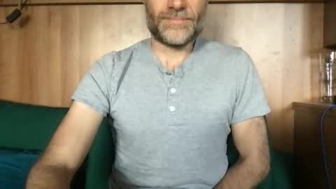 saint009 online show from April 25, 2026, 4:48 pm