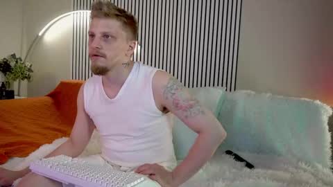 saint__vicious online show from October 1, 2025, 8:26 pm