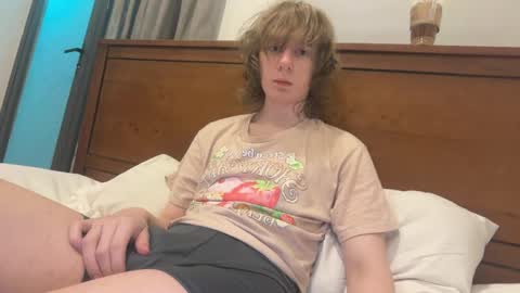 Snapshot of saintfawn chatting on May 21, 2026, 12:17 am saintfawn online show from May 21, 2026, 12:17 am