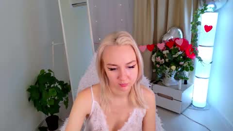 Snapshot of sakura_bb_ chatting on February 8, 2026, 7:12 am Audrey online show from February 8, 2026, 7:12 am