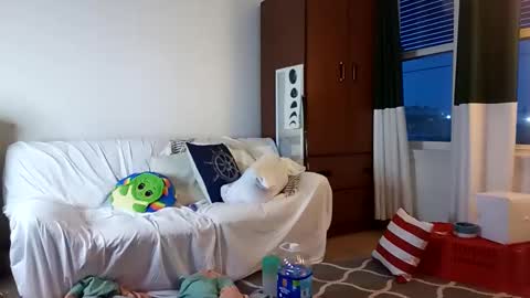 salis1981 online show from February 5, 2025, 1:37 am