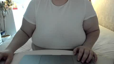 Snapshot of salma_queen chatting on January 15, 2025, 11:40 pm SalmaRoth online show from January 15, 2025, 11:40 pm