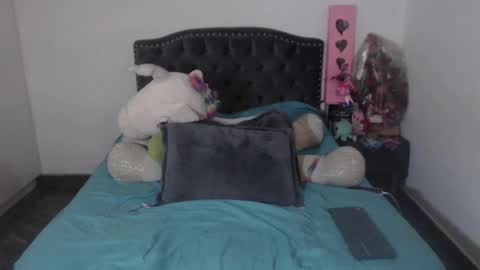 yenny online show from November 11, 2025, 3:28 am