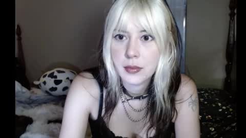 Snapshot of salted_carmen chatting on October 25, 2025, 10:59 pm Carmen online show from October 25, 2025, 10:59 pm