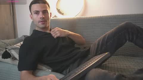 Esteban online show from November 19, 2025, 10:54 pm