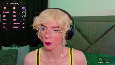 Snapshot of sam_russo chatting on September 17, 2025, 7:54 am Sam online show from September 17, 2025, 7:54 am