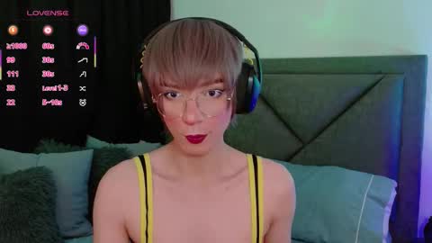 Snapshot of sam_russo chatting on October 8, 2025, 6:44 am Sam online show from October 8, 2025, 6:44 am