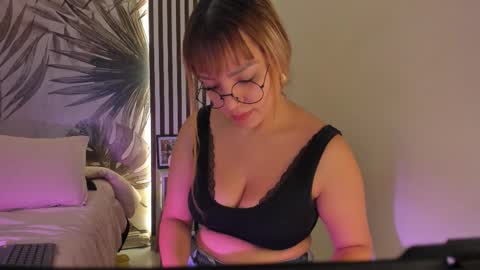 Snapshot of samaantha_white_ chatting on March 6, 2026, 11:17 am Samaantha online show from March 6, 2026, 11:17 am